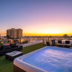 Beachfront Paradise: Townhome w/ Pool and Rooftop