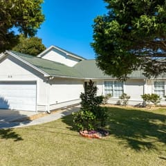 Modern 3BR/2BA in PCB, with Game Room & Pool