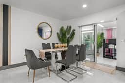 3‑BR Retreat w Pool near the Beach - Car charger