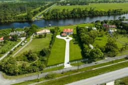 Riverfront Estate | Pool, Dock & Game Room - Image 4