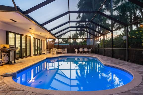 1141  N Northlake