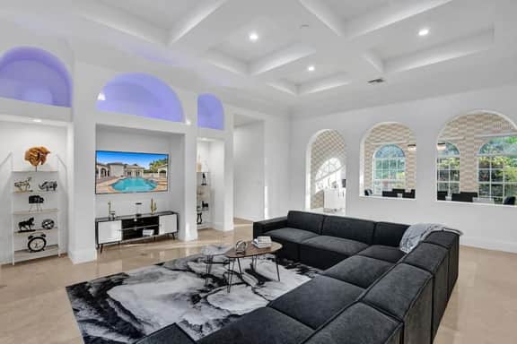 7000sf Mansion/Gameroom/Theater/Heated Pool