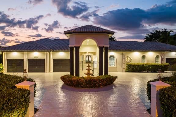7000sf Mansion/Gameroom/Theater/Heated Pool