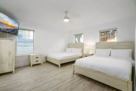 Modern 3BR/2BA in PCB, with Game Room & Pool - Image 3