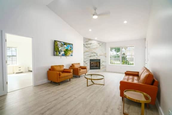 Modern 3BR/2BA in PCB, with Game Room & Pool - Image 5