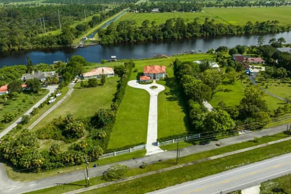 Riverfront Estate | Pool, Dock & Game Room - Image 4