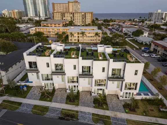 2022 Beach Home, Rooftop Spa